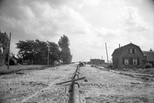 847514 Afbeelding van de aanleg van de P03 (de provinciale weg Woerden-Vinkeveen) bij Teckop.N.B. De weg is ...